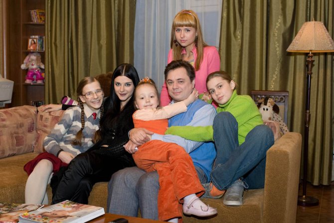 По словам Лизы, все участники съемок сериала прекрасно ладили друг с другом